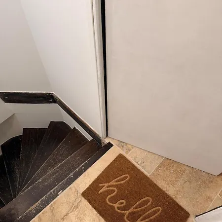 Cocon En Pierre Au Coeur Des Rues De Daire *